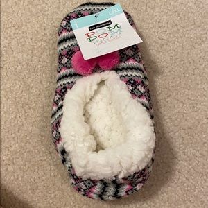 NWT fluffy slippers